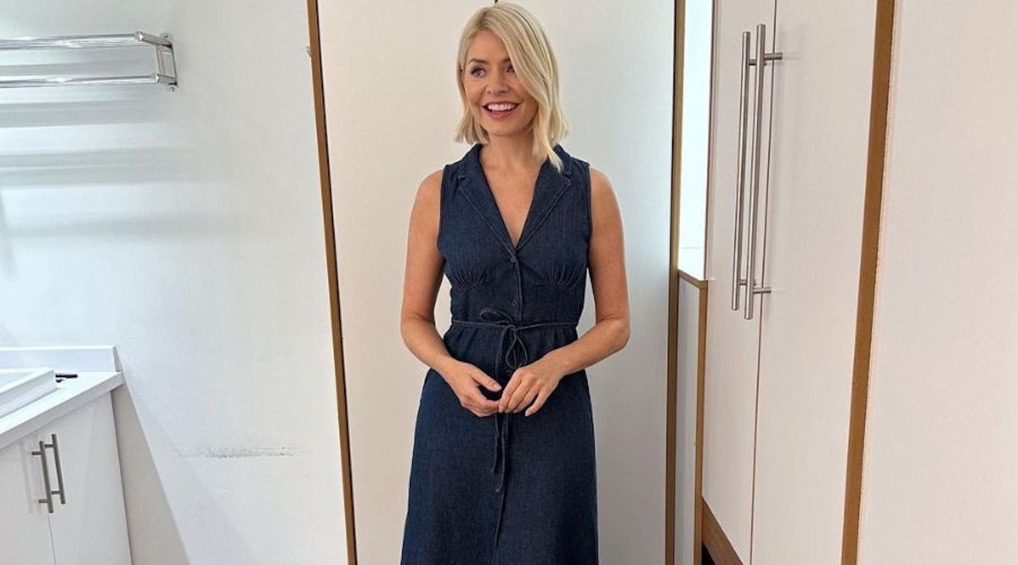 How To Get Holly Willoughby's Knitted Dress Look - UK Tights Blog