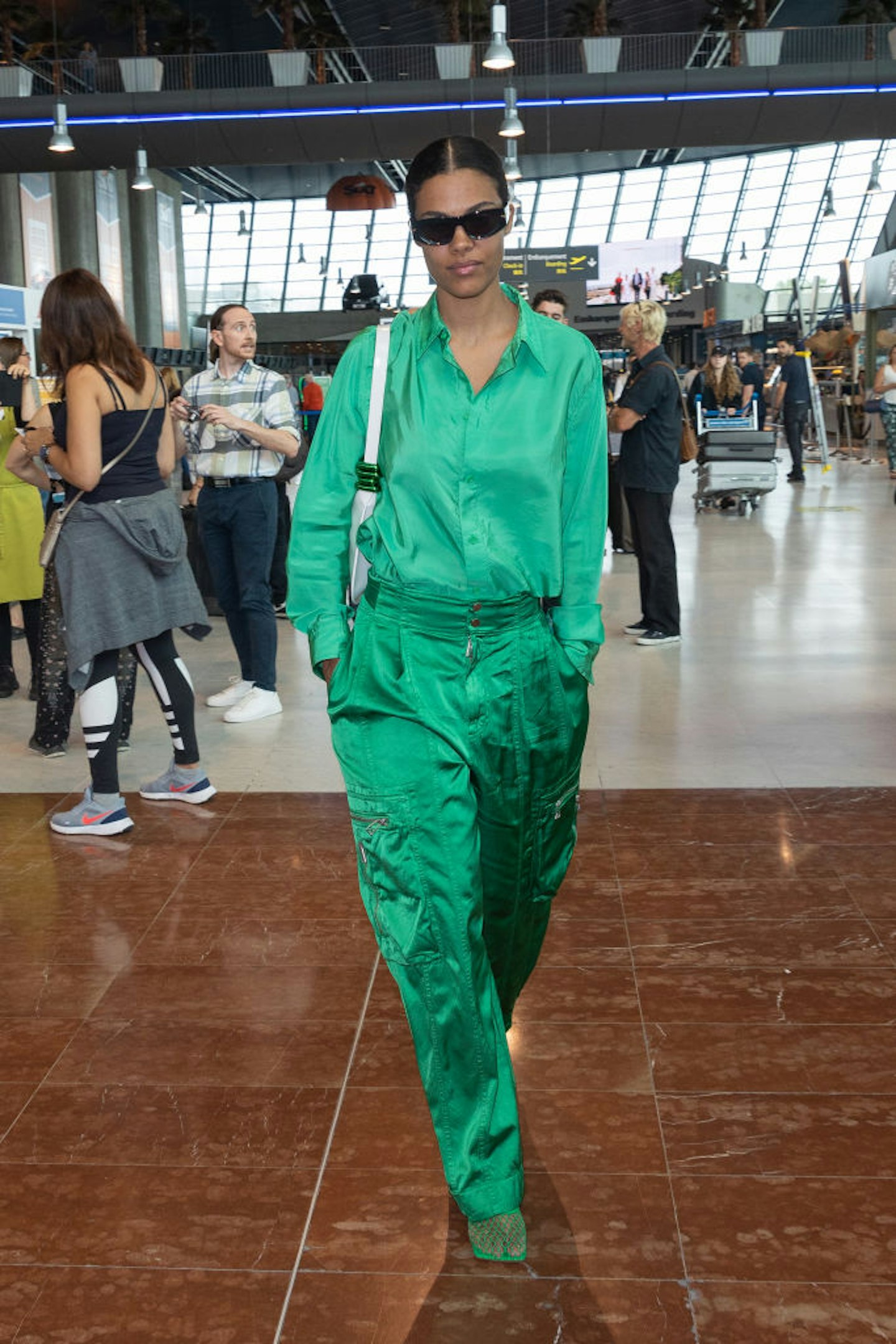how could i style these priscilla pants (blue) as an airport fit w