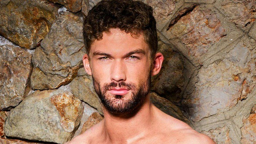 Remember Chris From Love Island Season One? He's Secretly The Show's Biggest Success Story - Vimarsana News