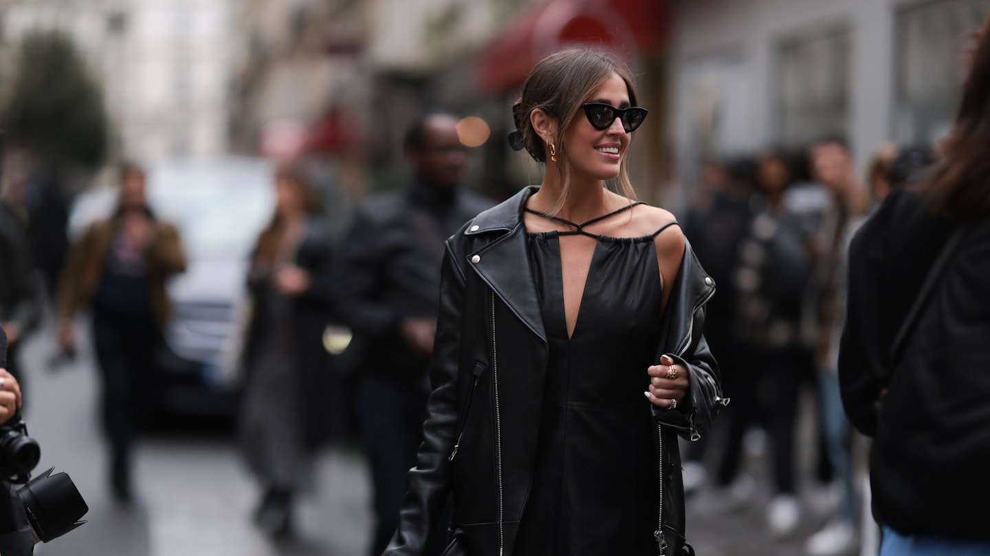 Street Style - Paris Fashion Week - Womenswear Spring/Summer 2023 : Day Three