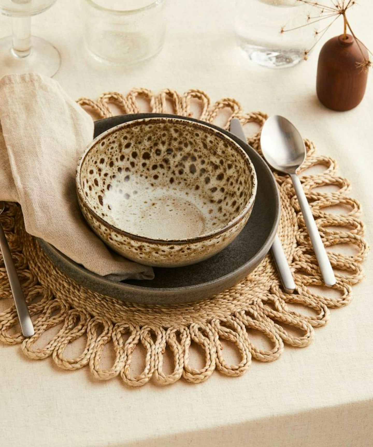 H&M, Hole-patterned table mat