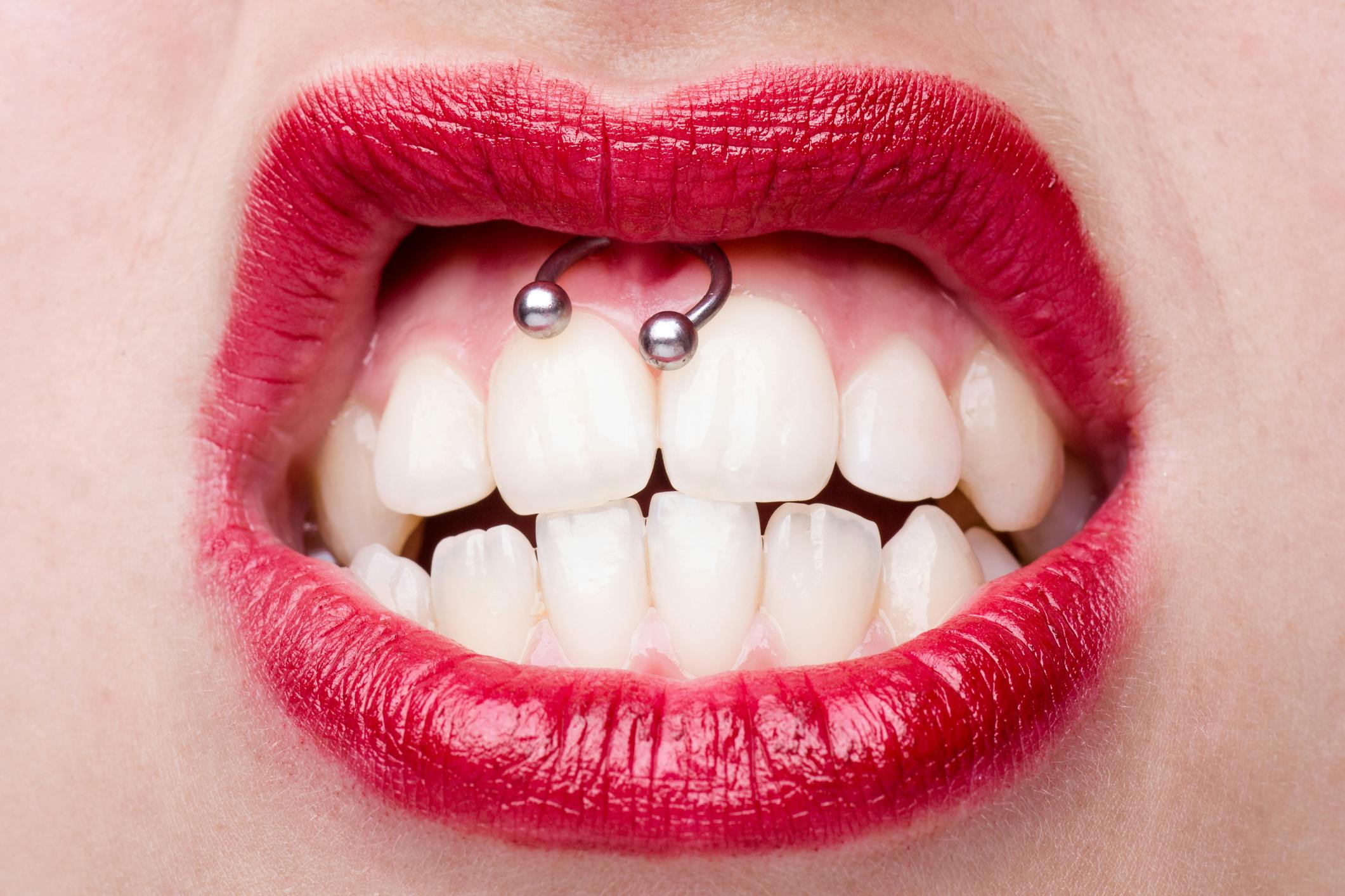 Smiley hot sale septum piercing