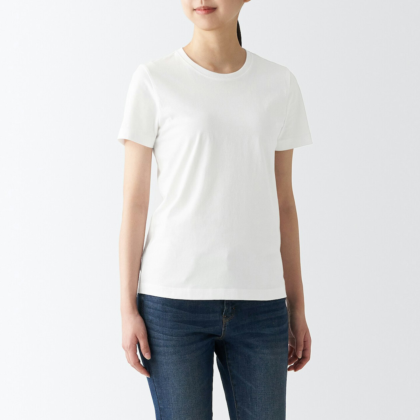 30 Best White T-Shirts for Women in 2023, According to Editors and Rave  Reviews