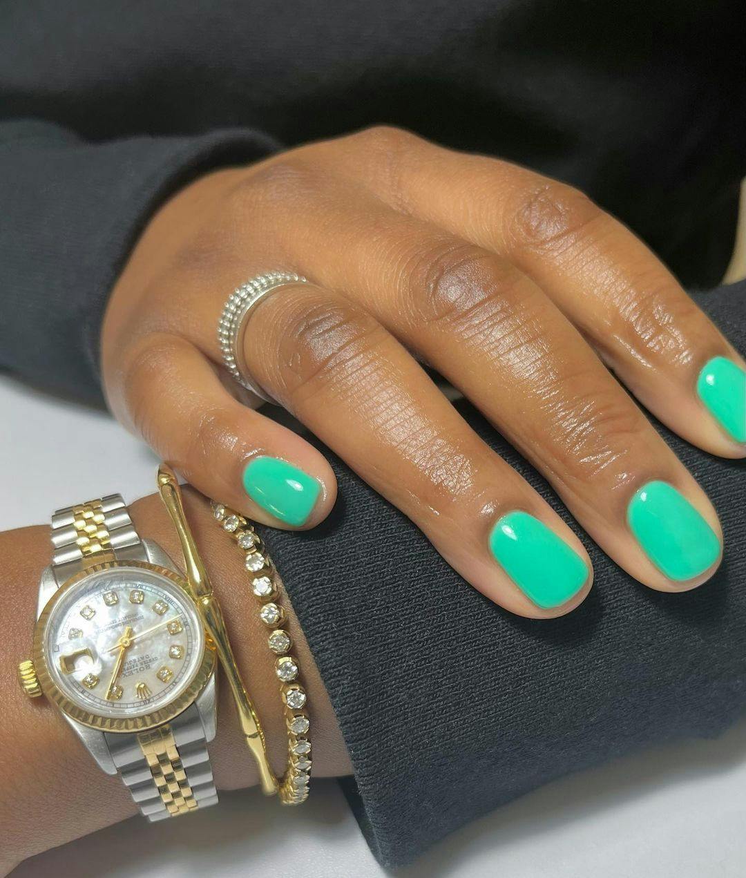 Lime green with chrome and pixie crystals | Mint green nails, Mint nails,  Green acrylic nails