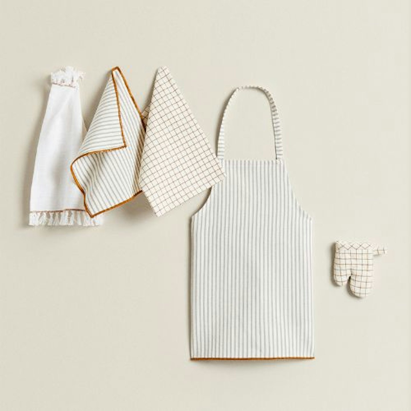 CHILDREN'S KITCHEN SET