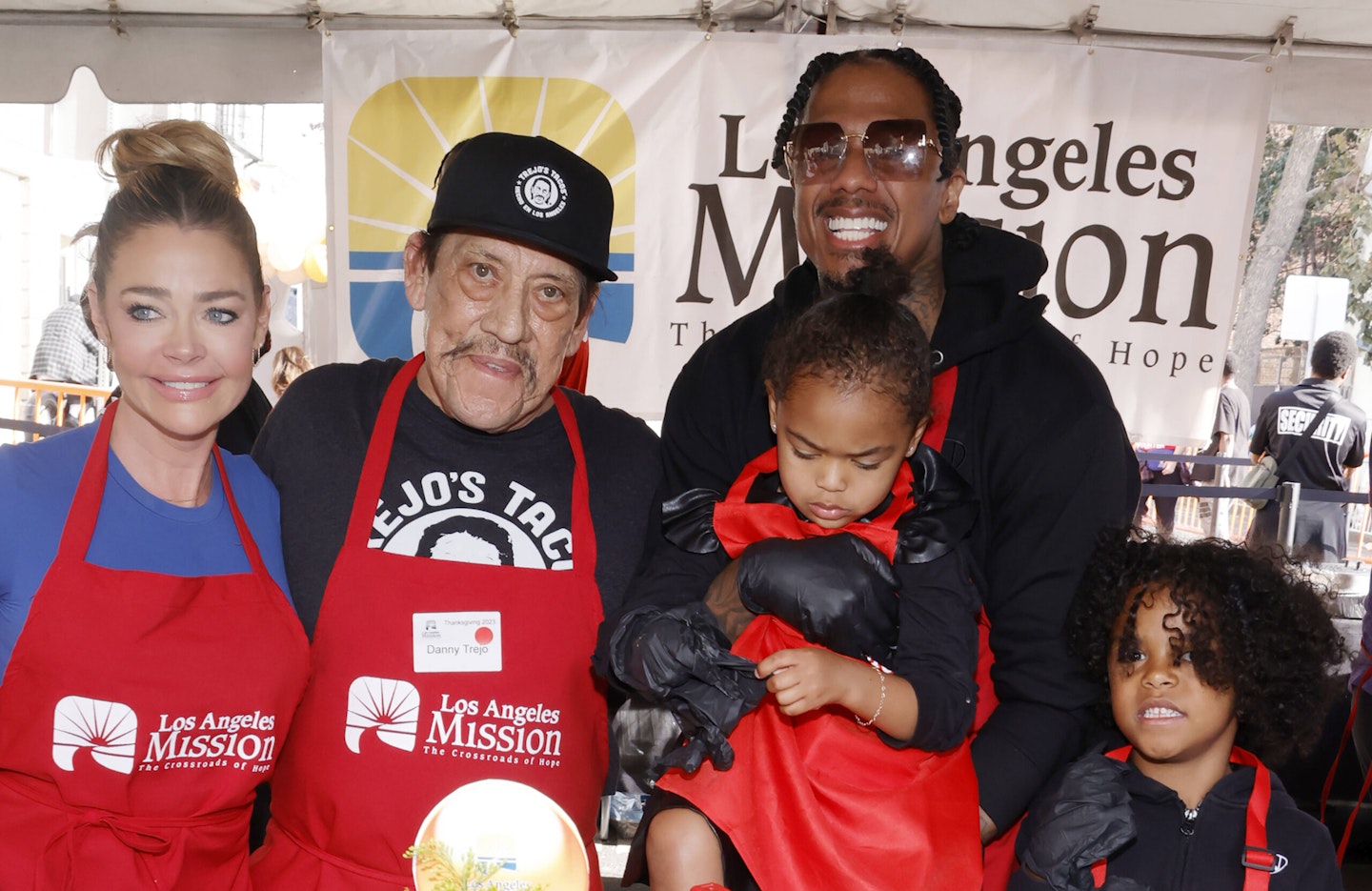 Nick Cannon volunteering with two of his kids at Los Angeles Mission's Celebrity Thanksgiving