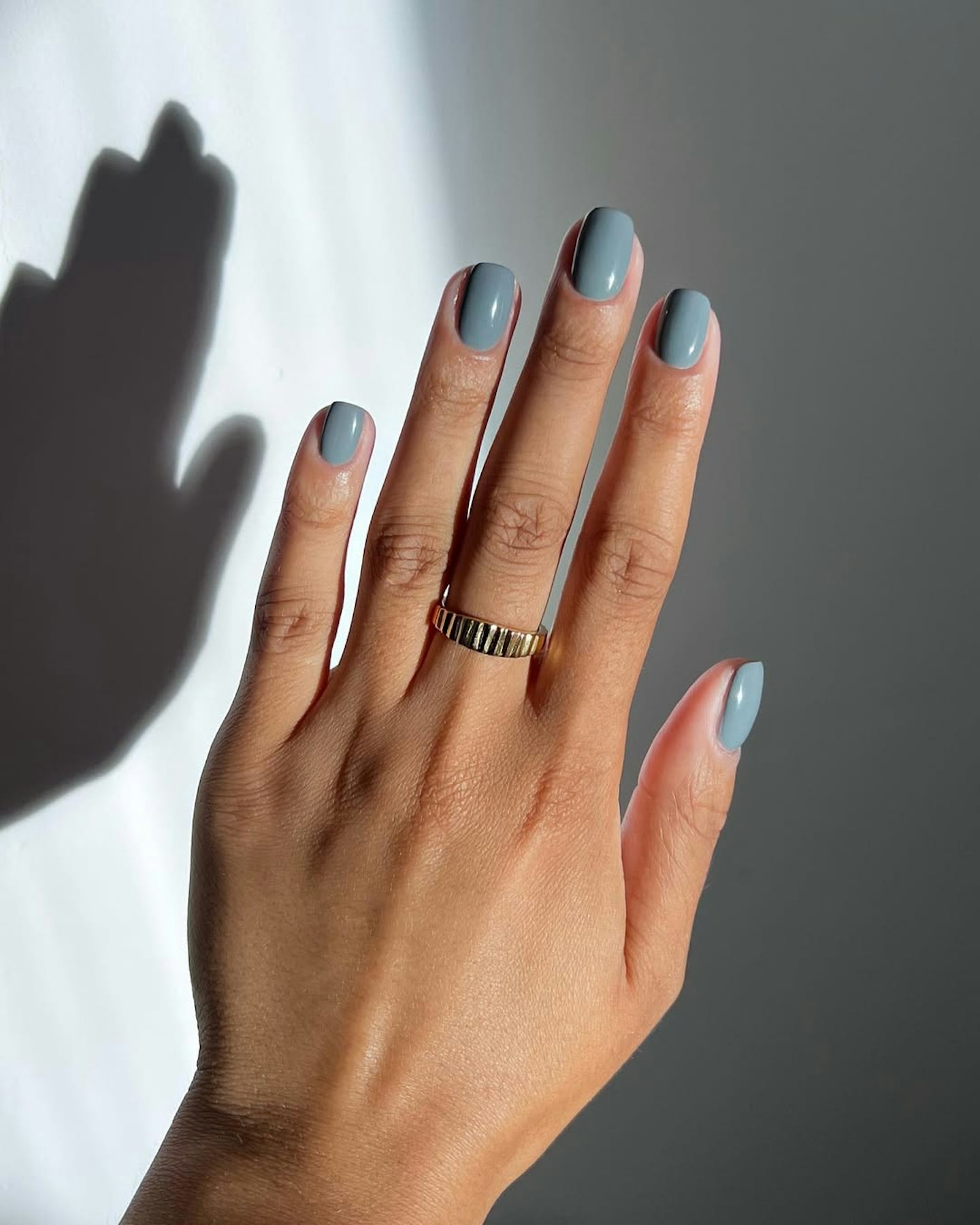 grey nails