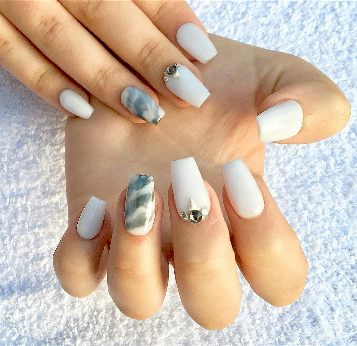 grey nails