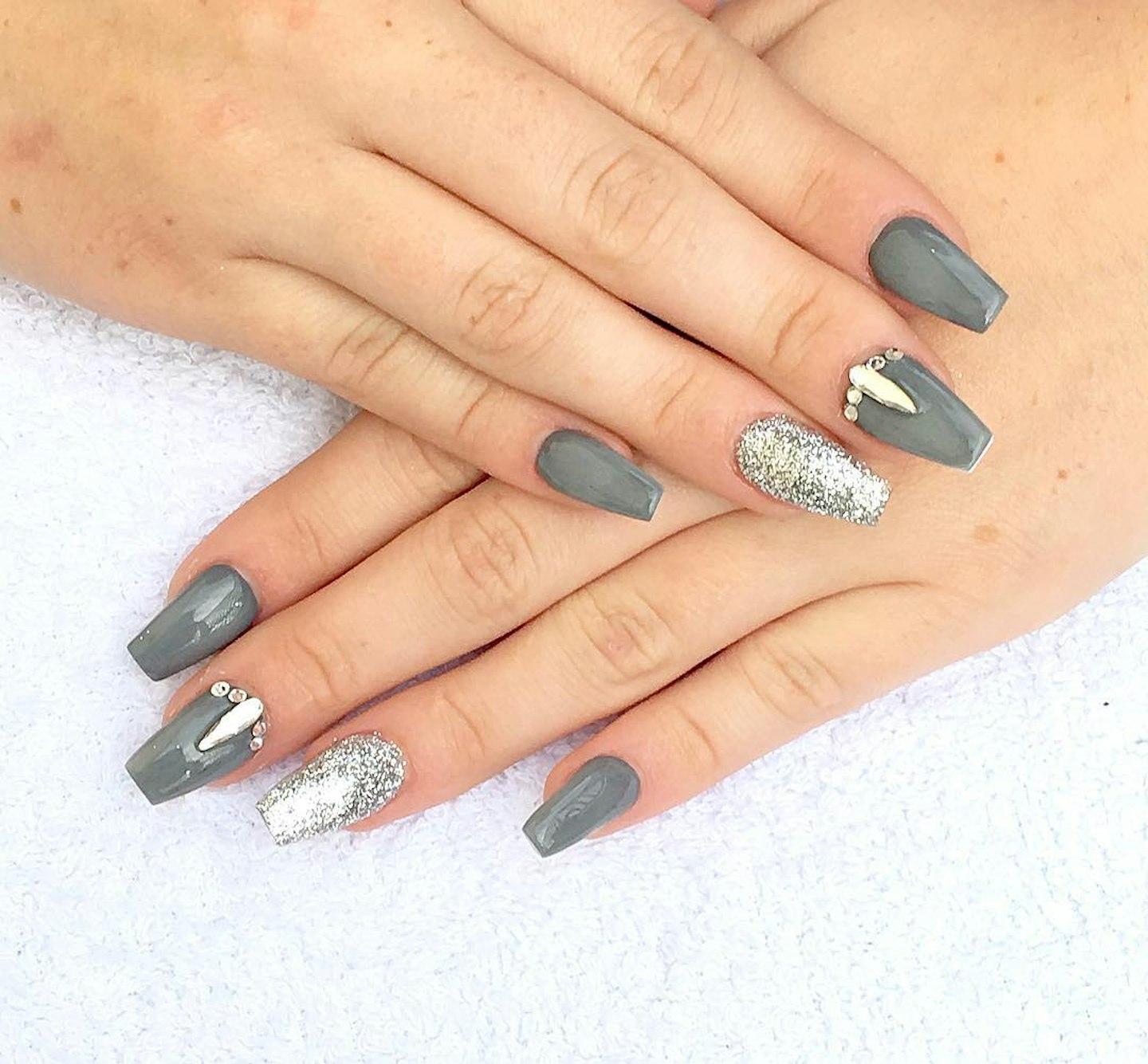 grey nails
