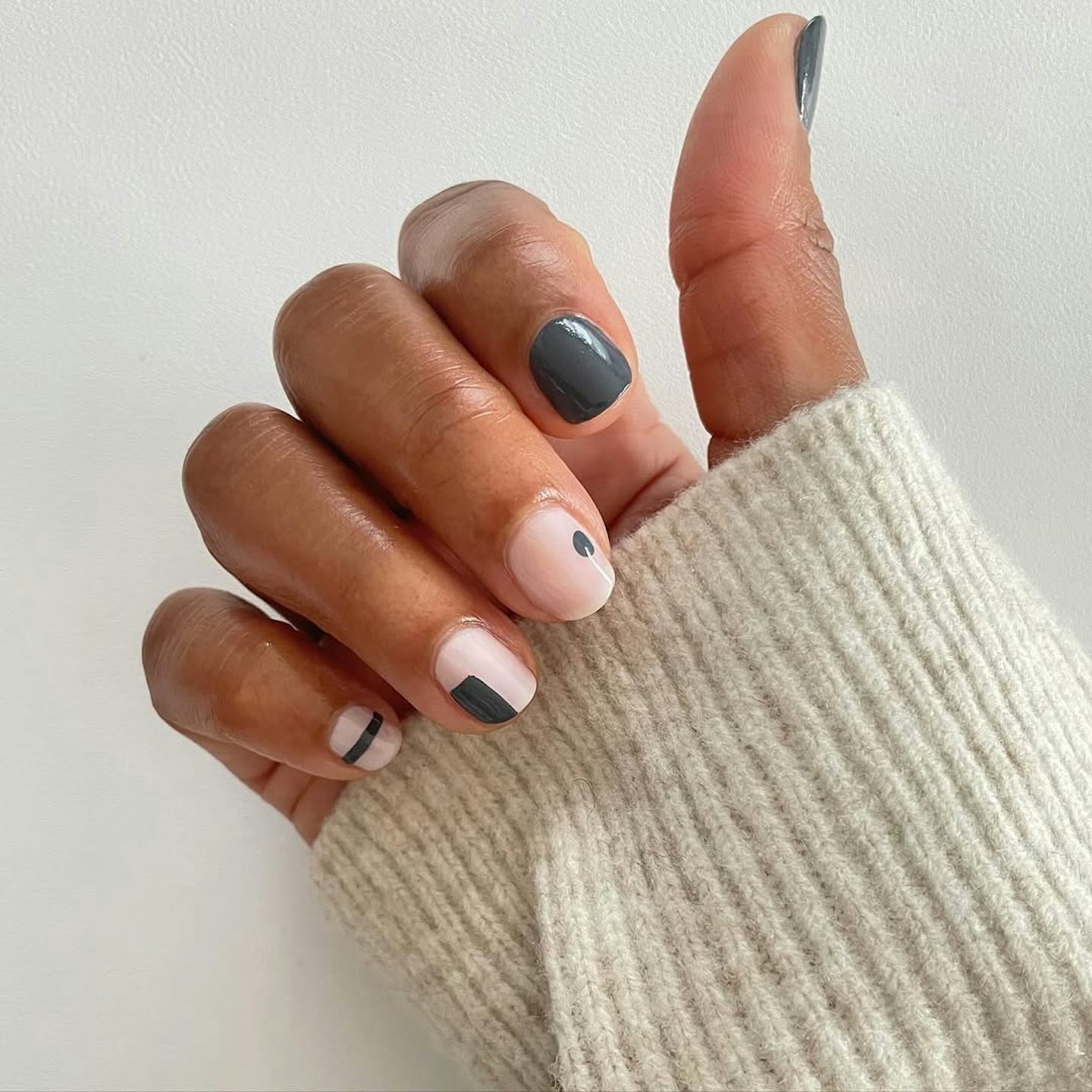 grey nails