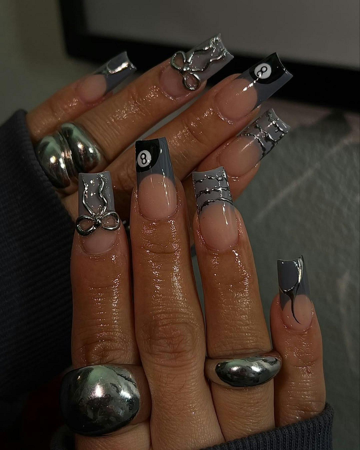 grey nails