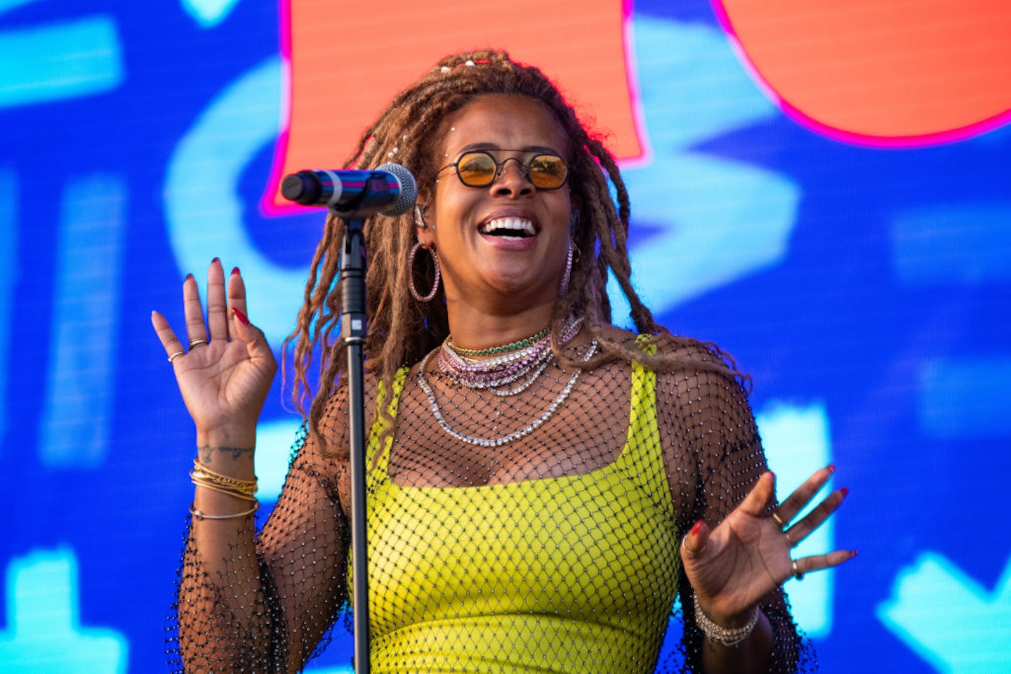 Kelis performing at Mighty Hoopla, dressed in green dress and sunglasses
