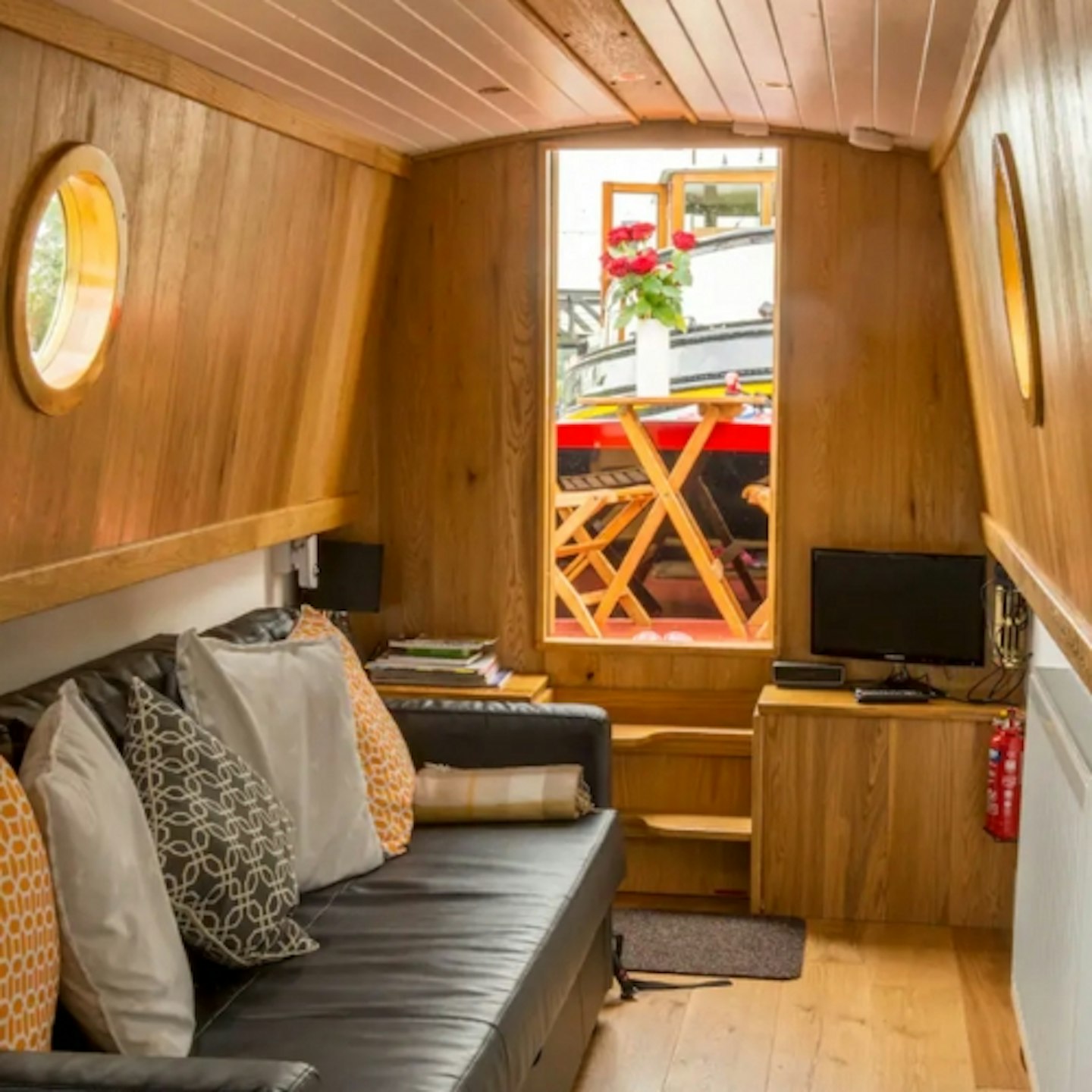 Puzzle, The Luxury Narrowboat