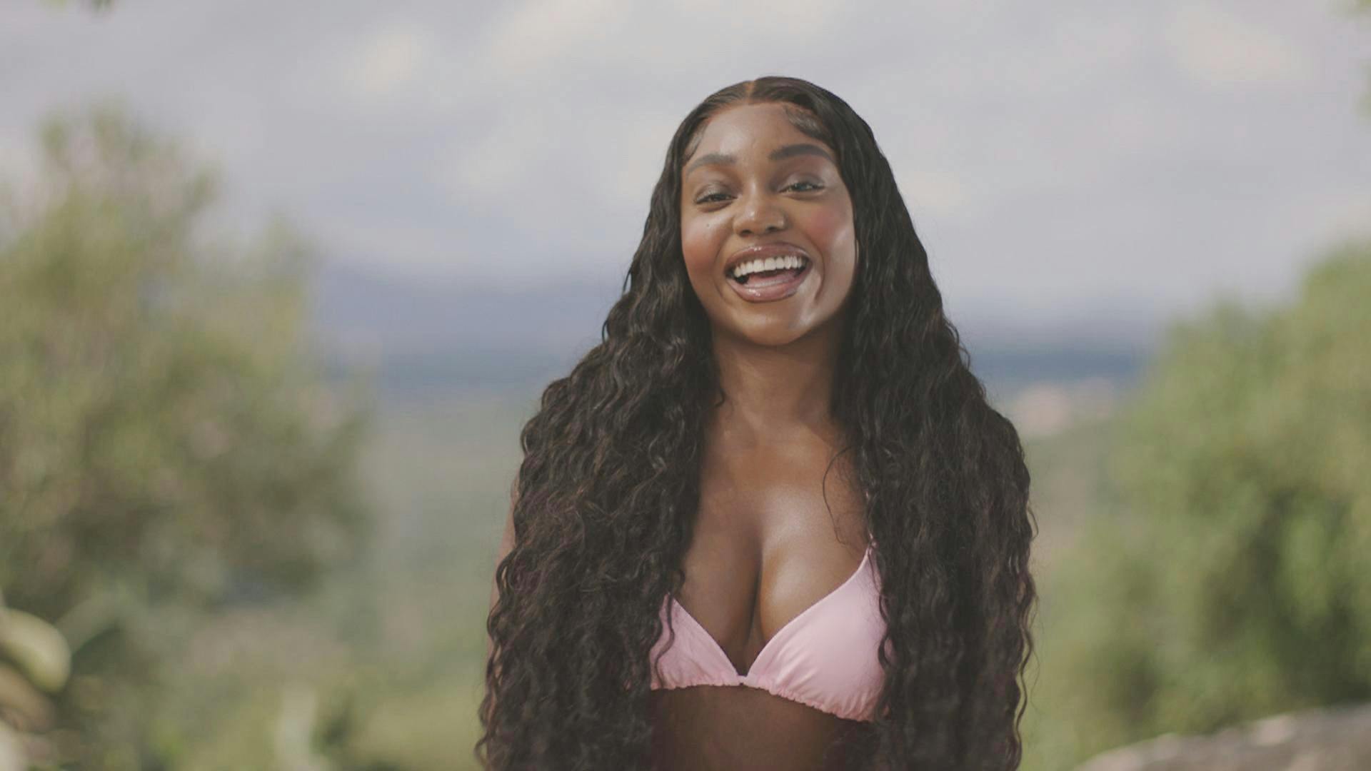 Love Island Bombshell Whitney Has A Wig Business And Here's Everything You Need To Know - Vimarsana News