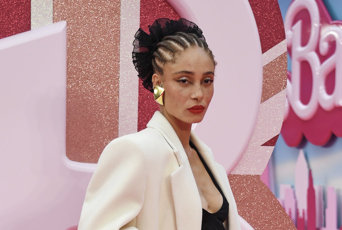 how did they dress in the eighties