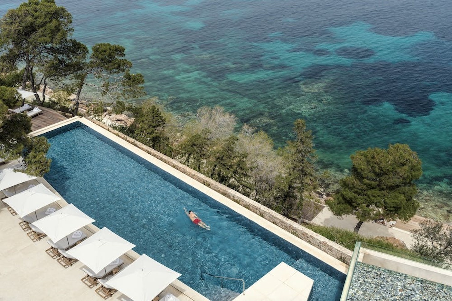 This image has an empty alt attribute; its file name is Arion-Pool.jpg