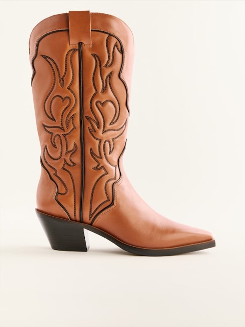 The Best Cowgirl Outfits To Try If You’re Wearing Cowboy Boots 24/7