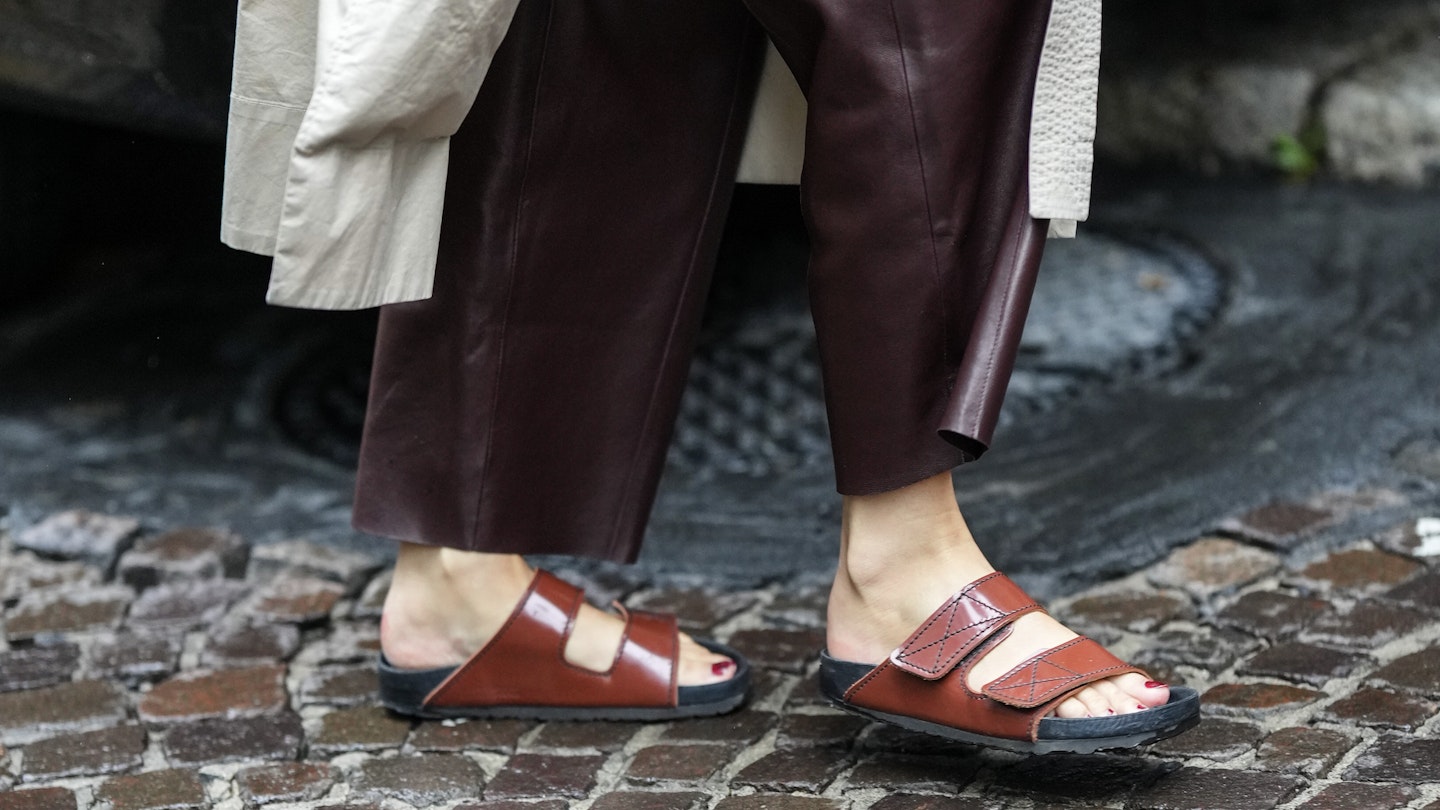 Holiday hot sale walking sandals