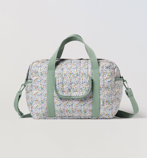 Este elegante bolso de maternidad de Zara está aprobado por TikTok (y cuesta menos de 60€)