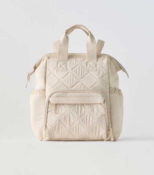 Este elegante bolso de maternidad de Zara está aprobado por TikTok (y cuesta menos de 60€)