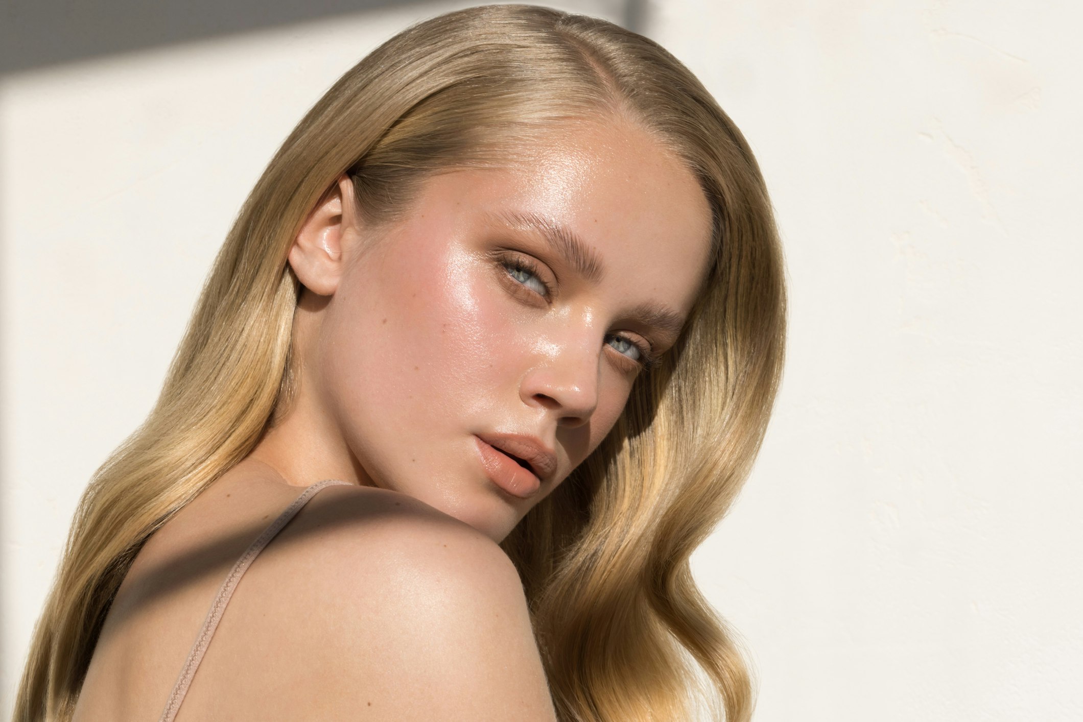 Charlotte Tilbury - Beautiful Skin Medium Coverage Liquid Foundation w –  Beautique