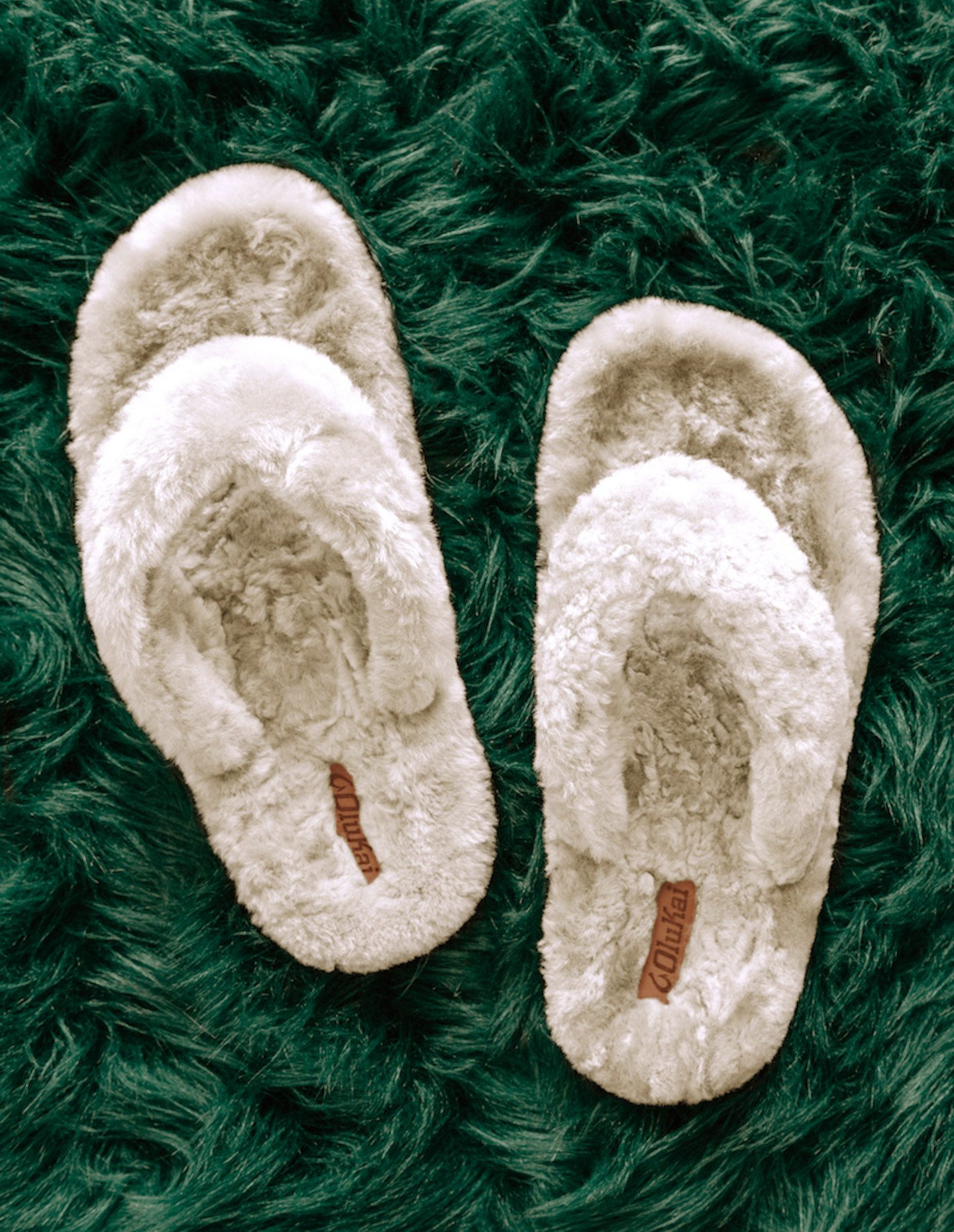 OluKai Kīpe'a Heu Women's Fuzzy Slipper Sandals