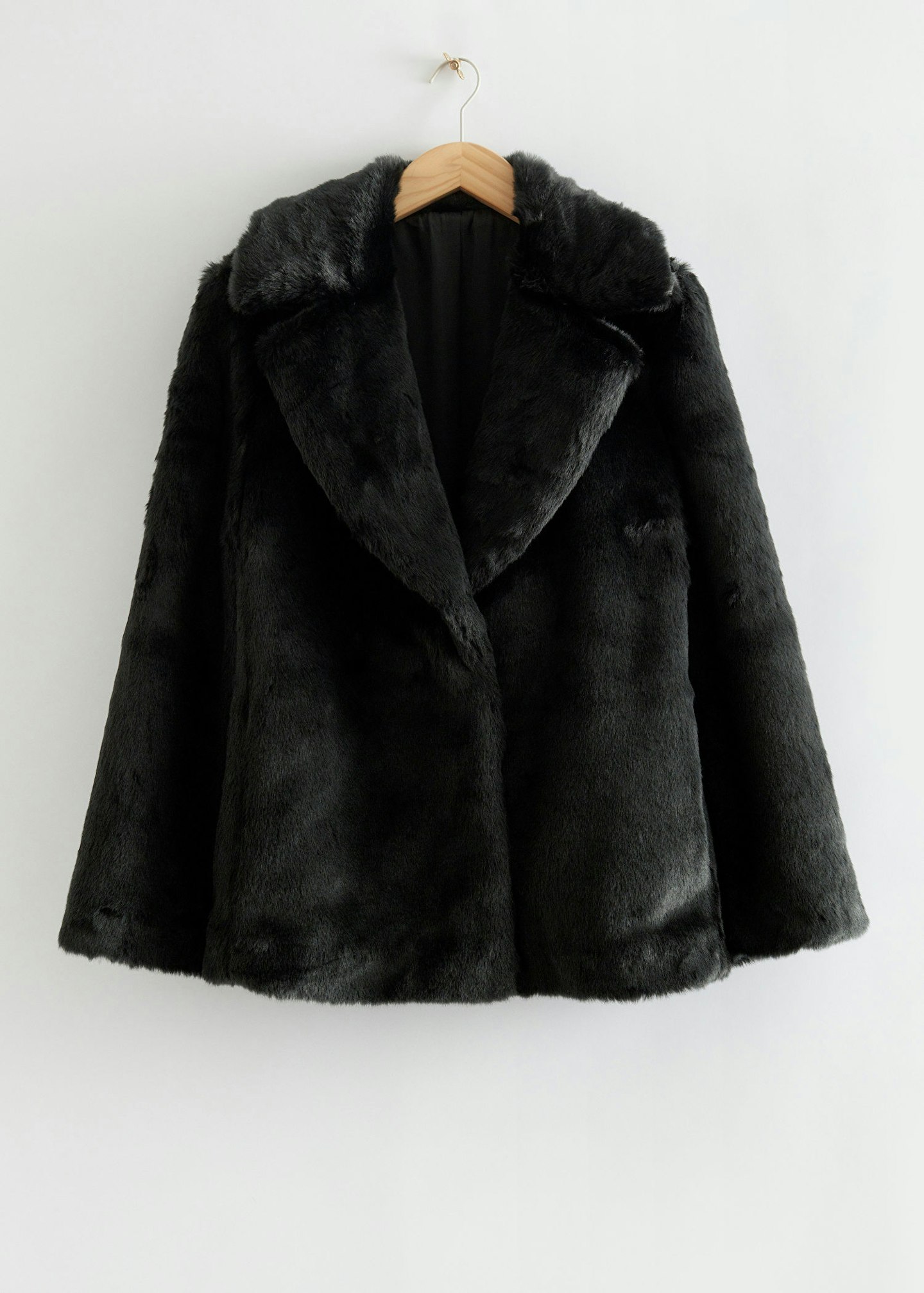 &Other Stories faux fur jacket selena Gomez 