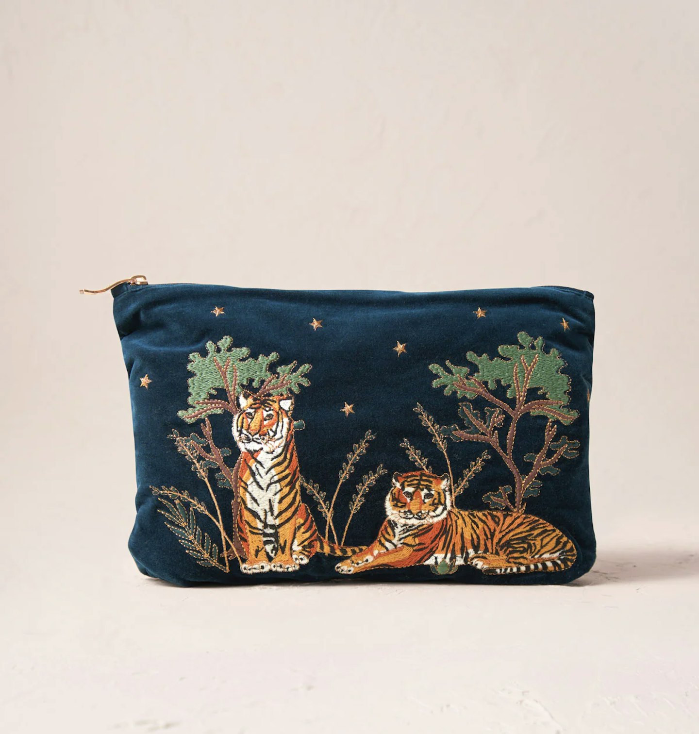 elizabeth scarlett pouch 