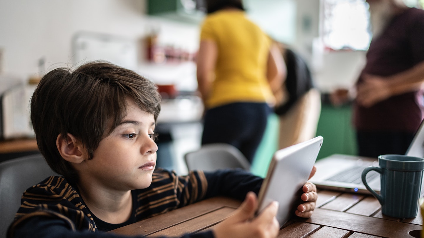 Children and screen time in restaurants