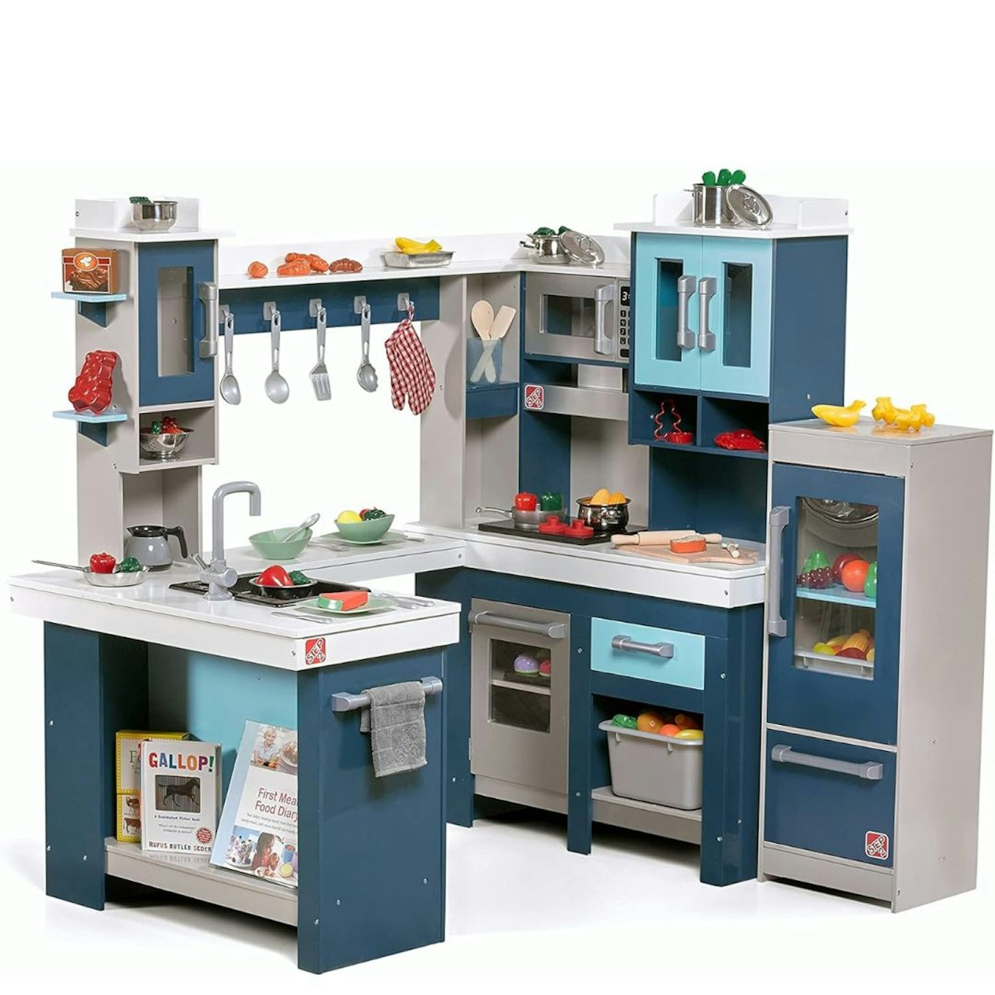 Step2 Grand Walk-In Play Kitchen made of wood