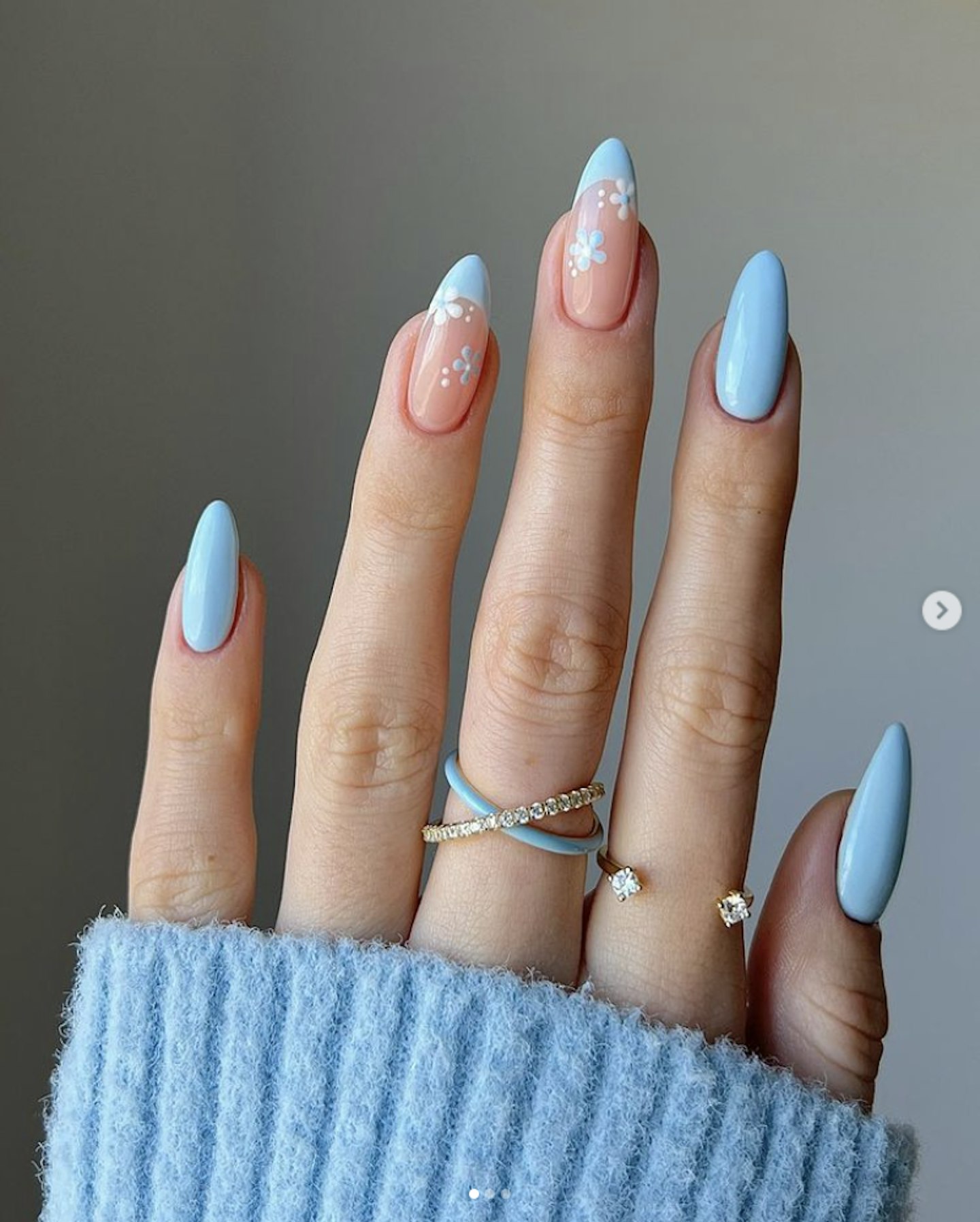 baby blue nails