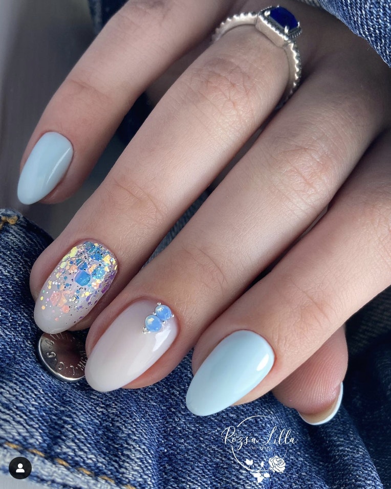 baby blue nails