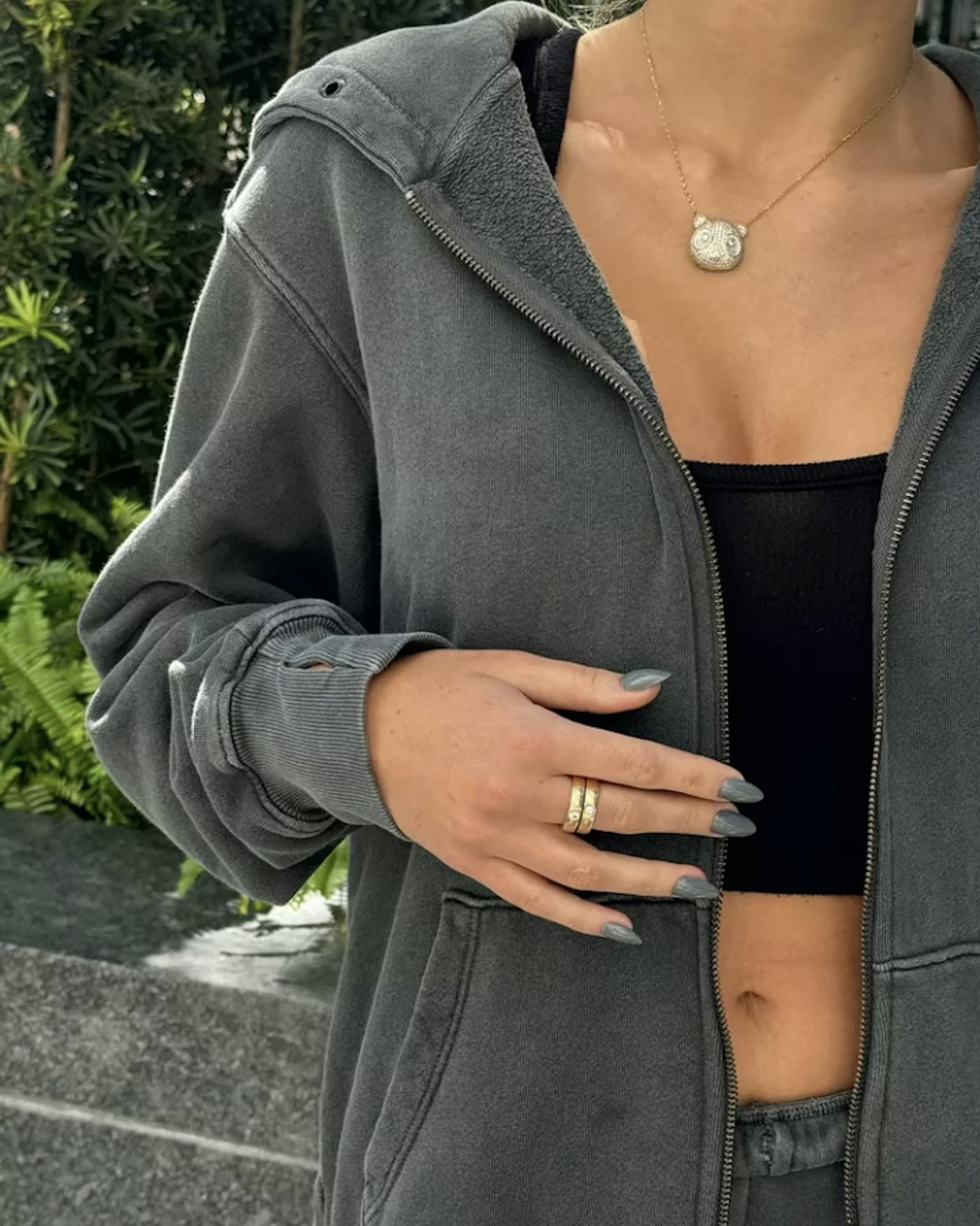 grey nails