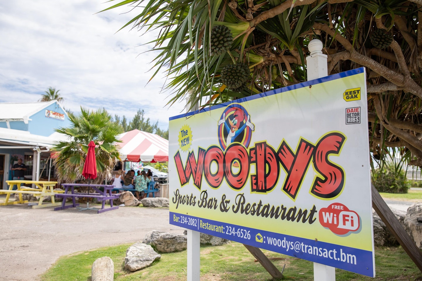 Woodys-Sports-Bar-Restaurant-Bermuda