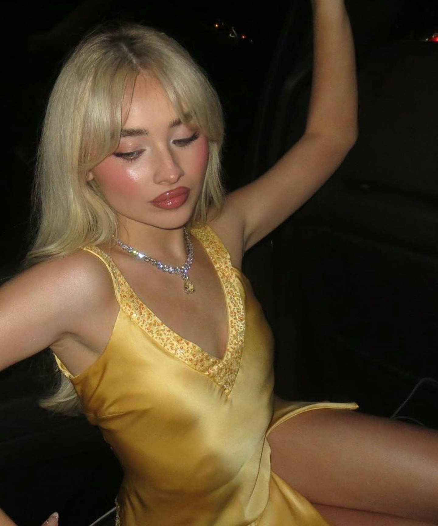 sabrina carpenter yellow dress