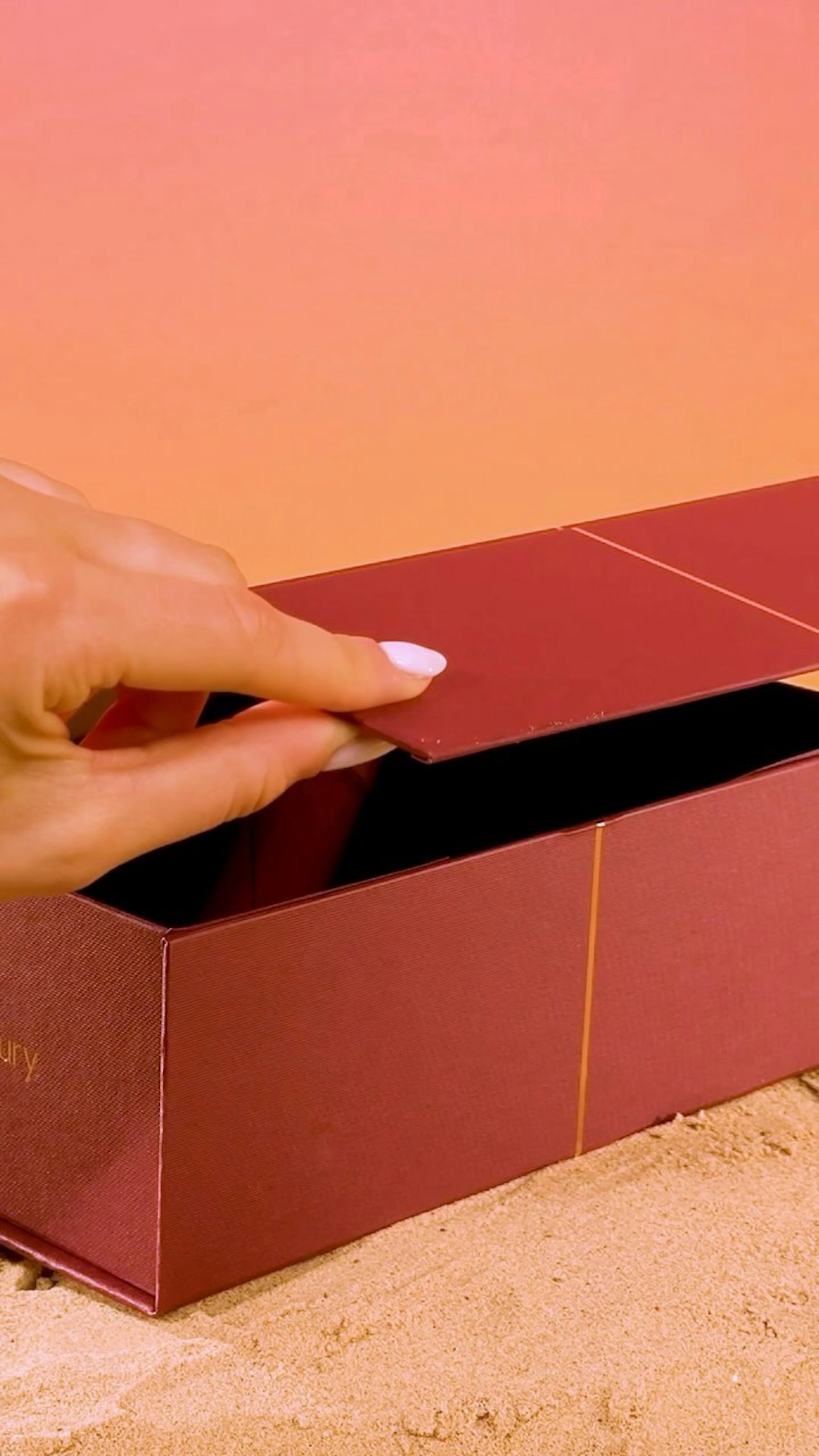 Charlotte’s Glowing Mystery Box