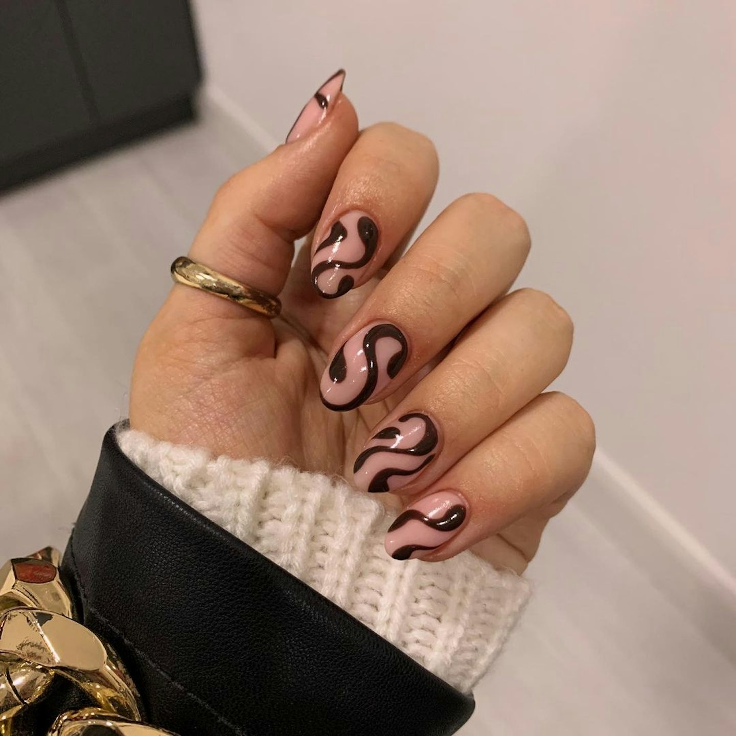 nails