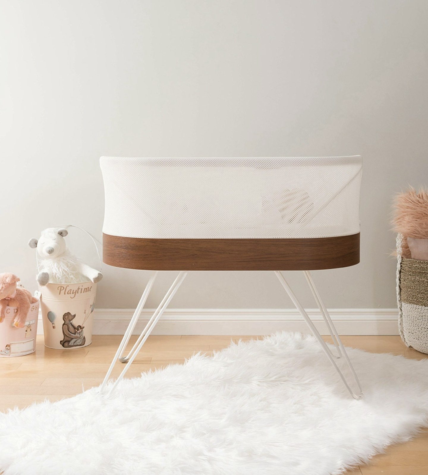 Snoo smart sleeper bedside crib 