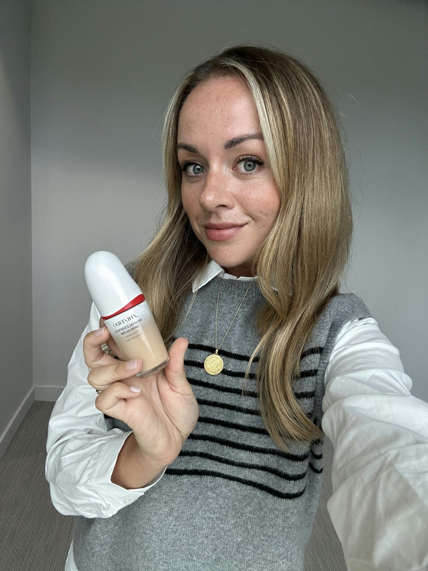 Shiseido Revitalessence Glow Foundation