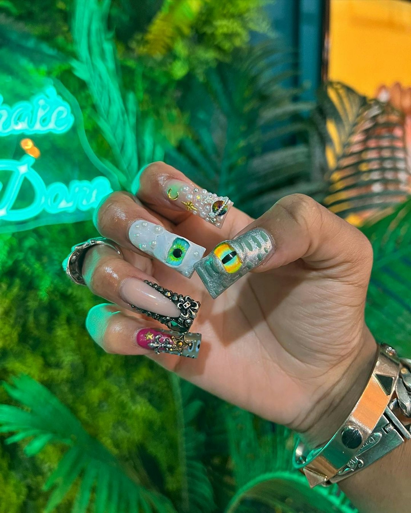 Alien Halloween Nails
