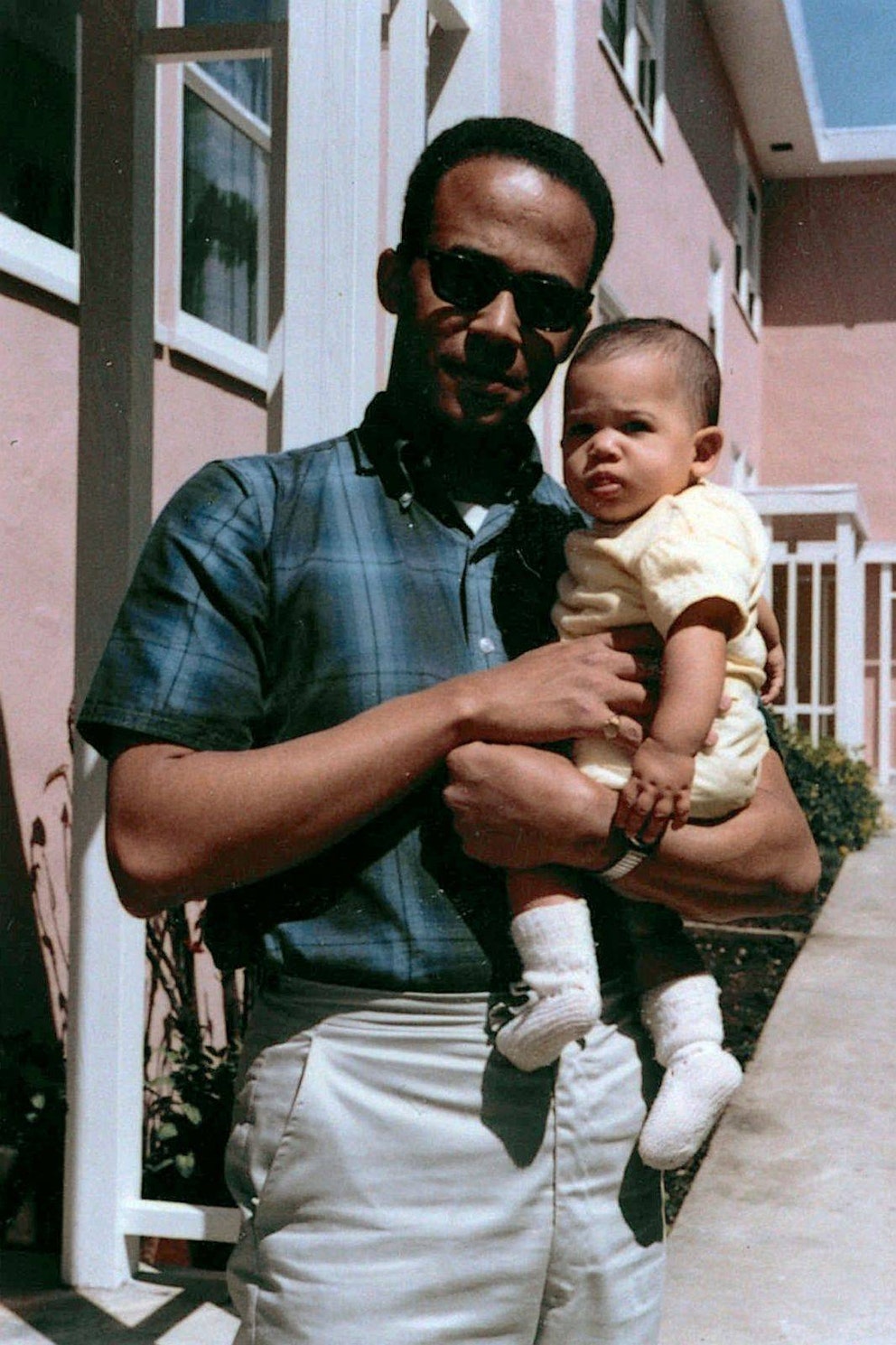 These Pictures Show What Kamala Harris' Early Life Was Like(01)