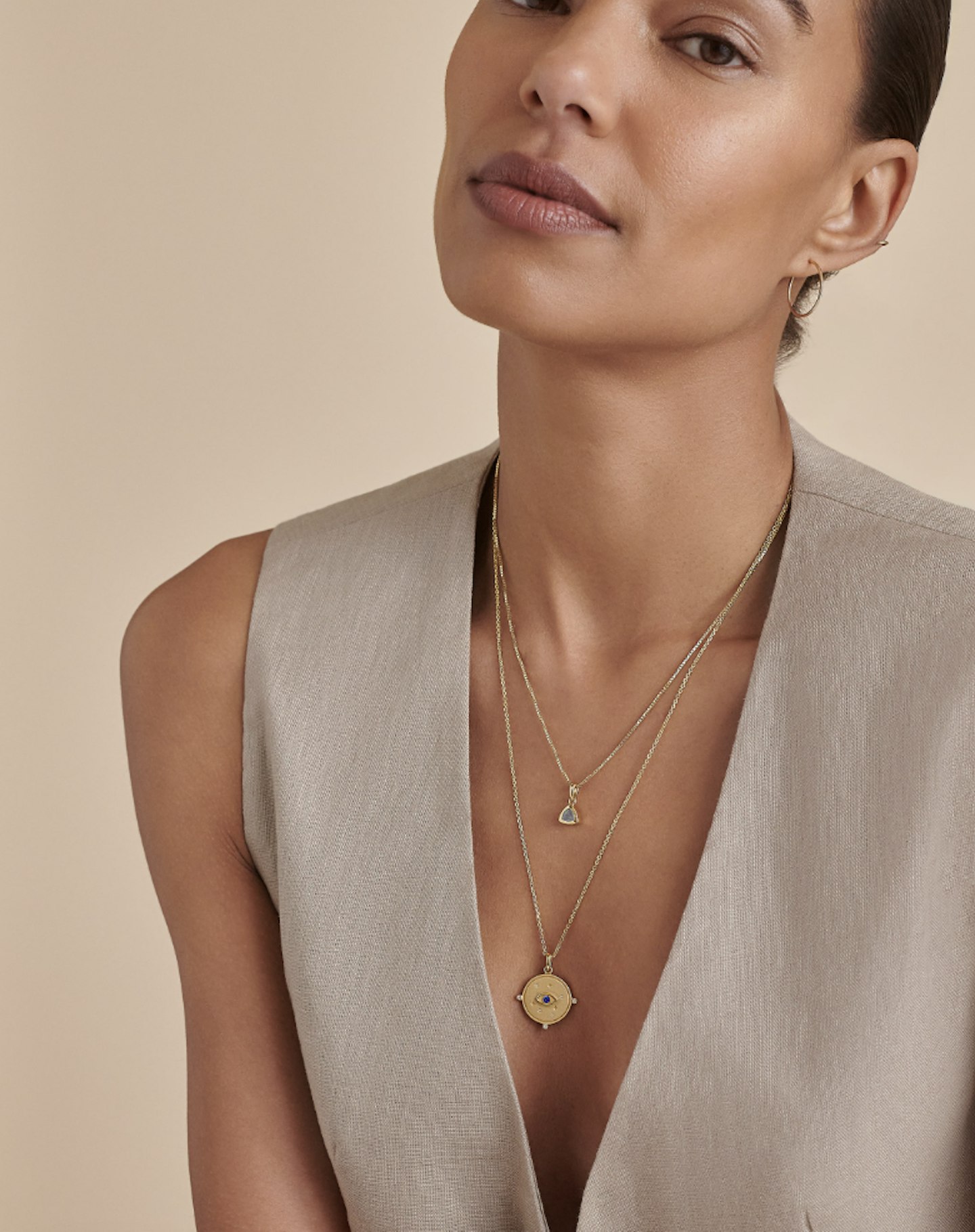 Edge of Ember meghan markle gold necklace