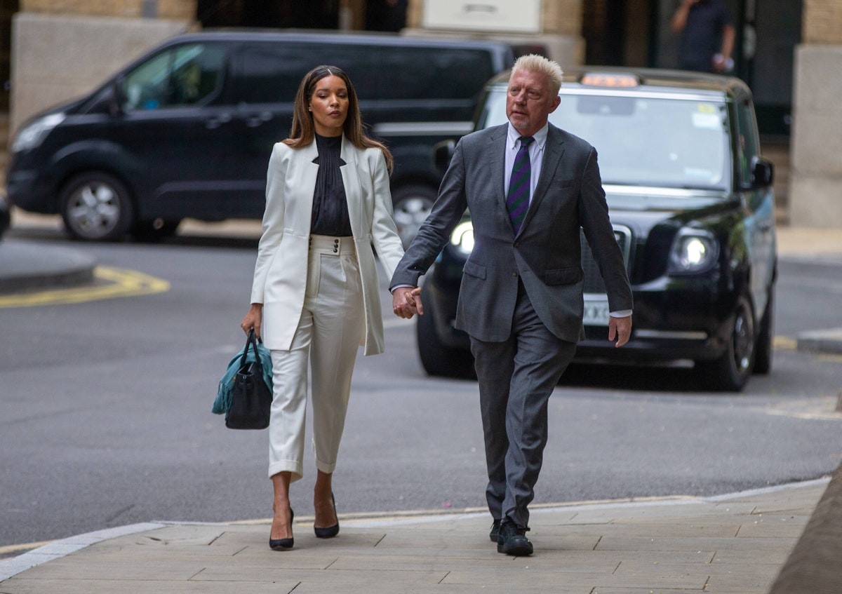 Boris Becker y su pareja Lilian de Carvalho Monteiro llegando al Tribunal de Crown de Southwark para su condena en abril de 2022