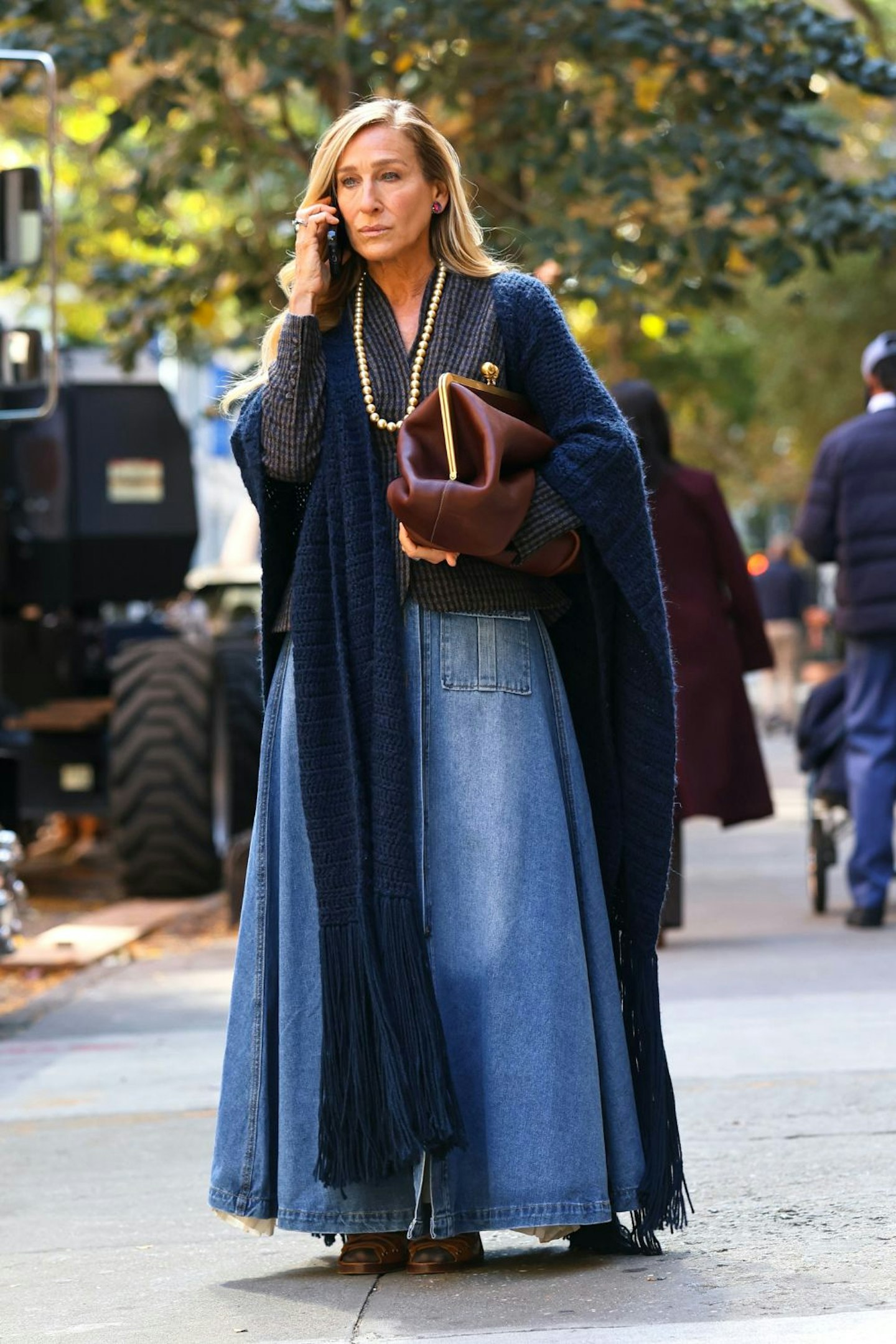 Sarah Jessica Parker carrying the coach kisslock bag