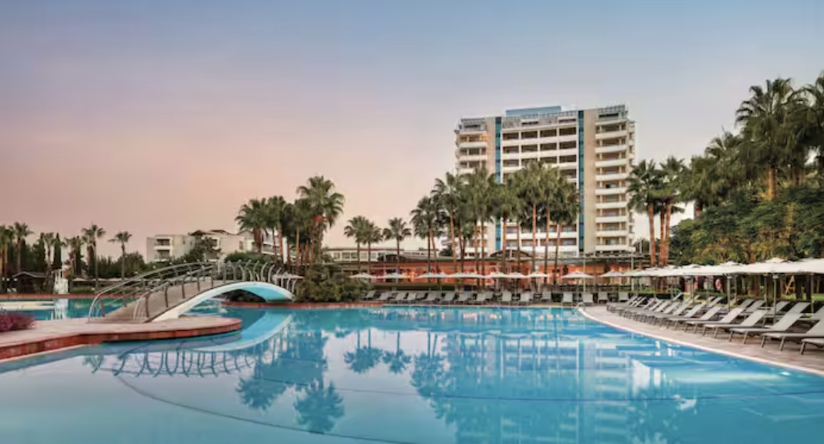 Travel for less La barut collection