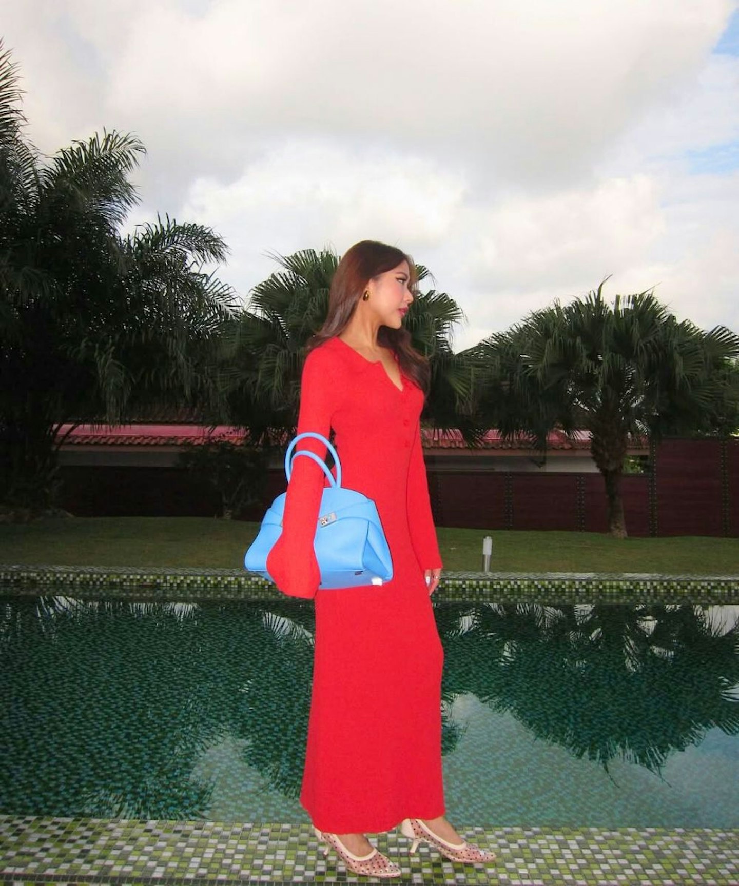 ferragamo hug bag summer