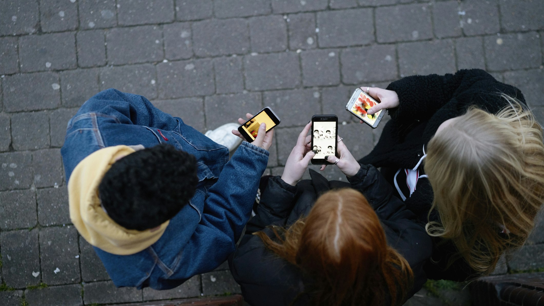 How To Teach Healthy Smartphone Habits To Teenagers