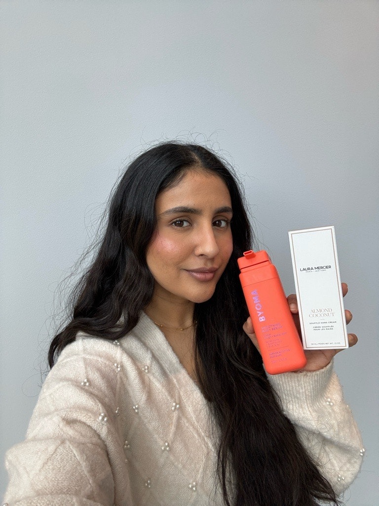 Beauty writer Sameeha Shaikh using the Boots Pamper Beauty Box