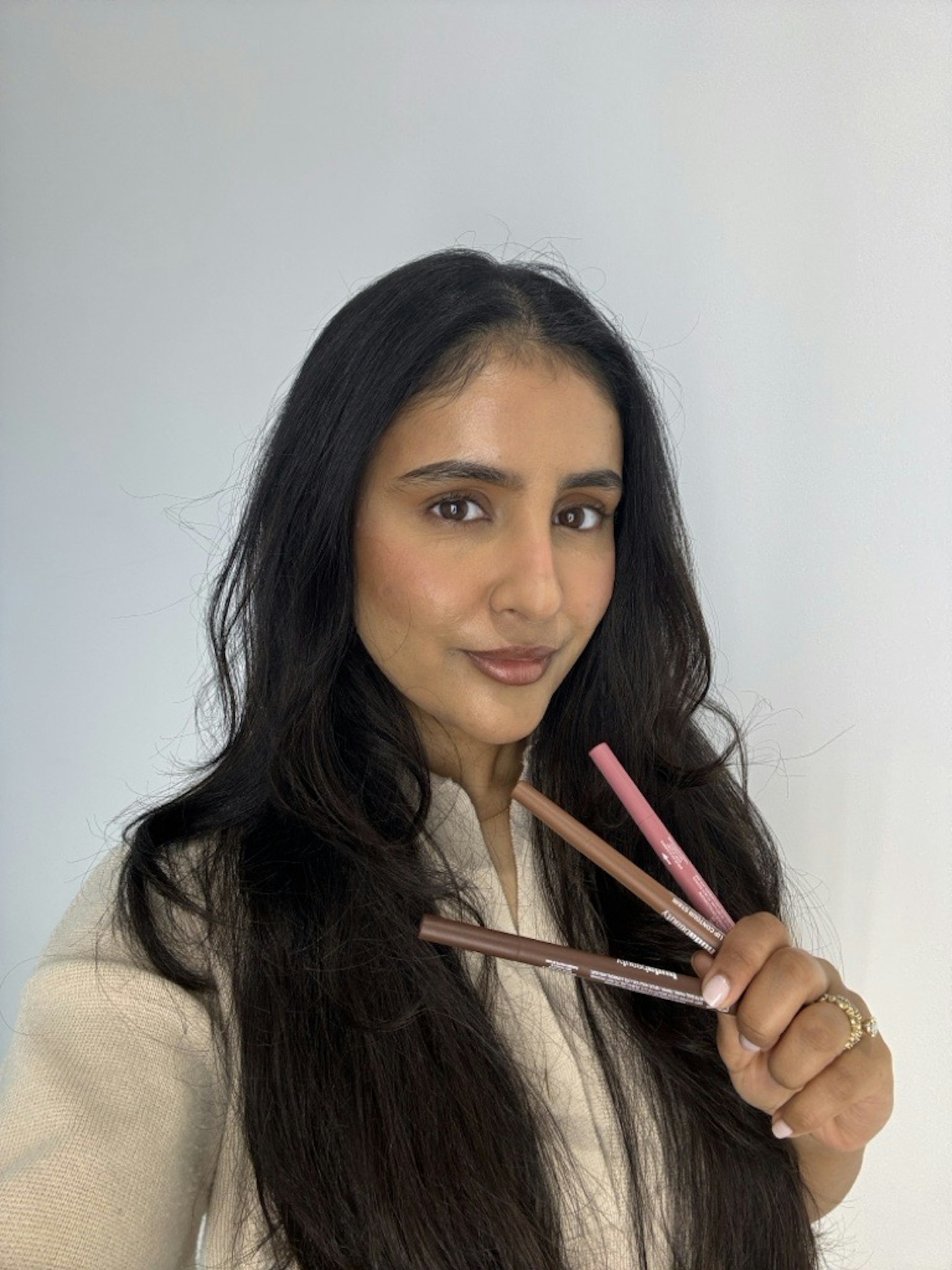 Sameeha Shaikh using the Huda Beauty Lip Contour Stain