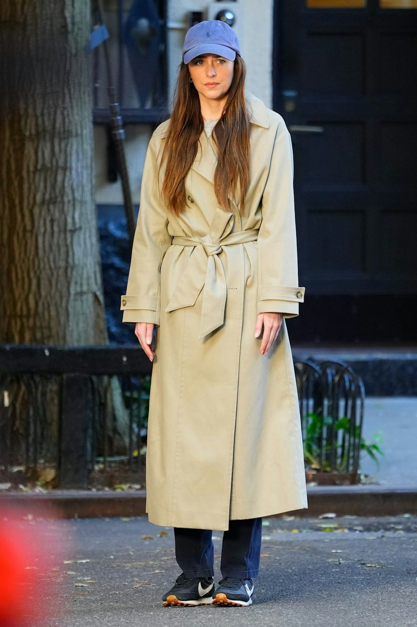 Dakota-johnson-trench